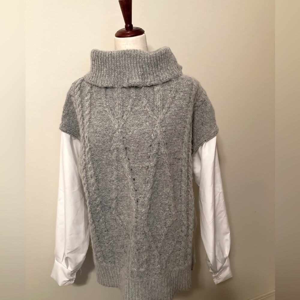 Staccato Heather Gray Turtleneck Sweater with White Sleeves NWOT